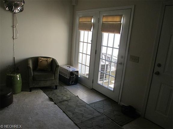 5th image of 833 Emerald Lake Pkwy