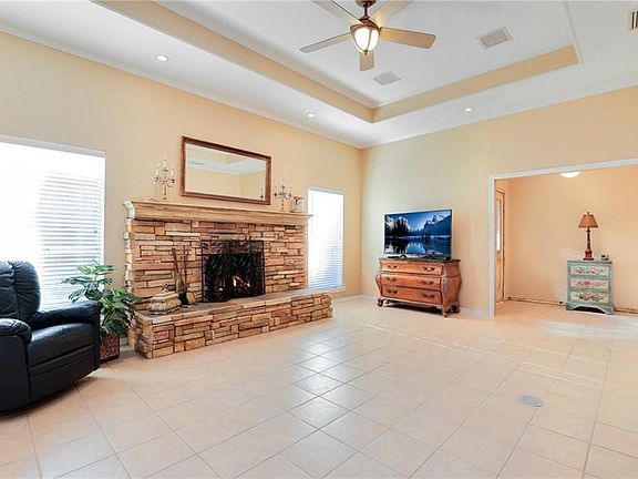 4th image of 1109 University Dr