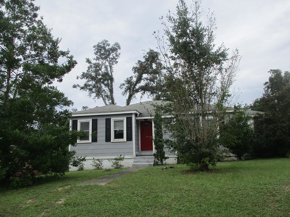 1st image of 26 Redwood Cir
