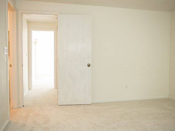 3rd image of 47 Samuel Dr Unit 47