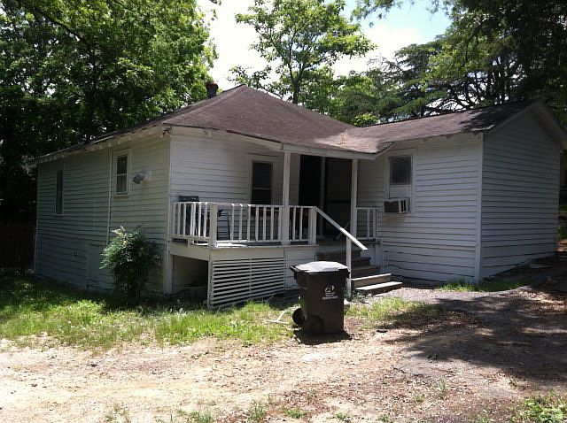 2nd image of 104 Thomas St SE