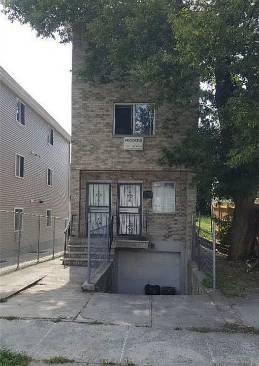 1st image of 1118 E 222nd St