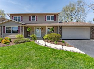 1056 Cheltenham Rd, Elk Grove Village, IL 60007