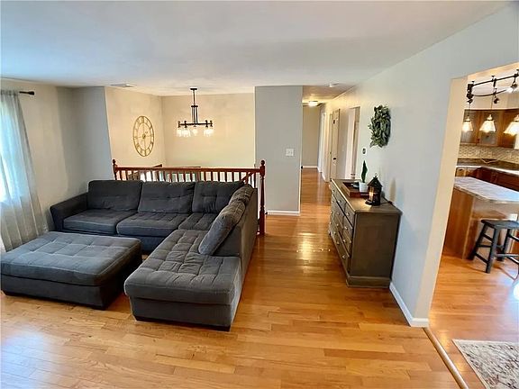 4th image of 174 Hague Ln