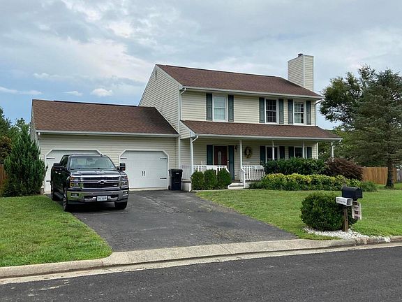 3rd image of 914 Barrens Village Ln