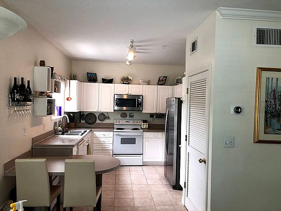 Eat in kitchen