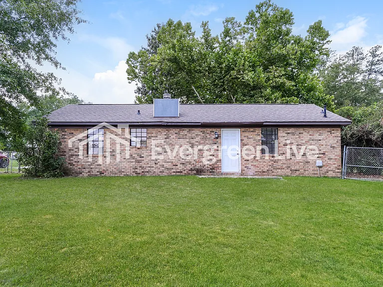 2686 Barclay St — Photo 15