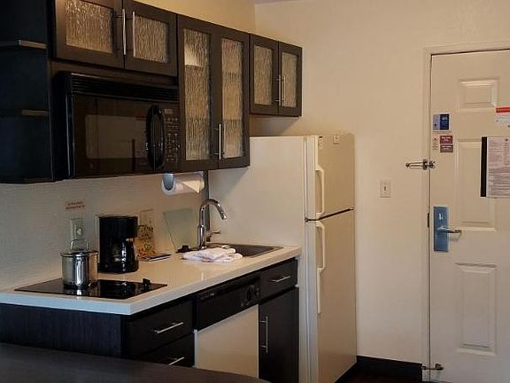 3rd image of 7625 Office Plaza Dr N