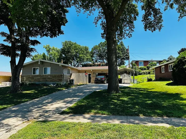 8464 Browne St, Omaha, NE 68134