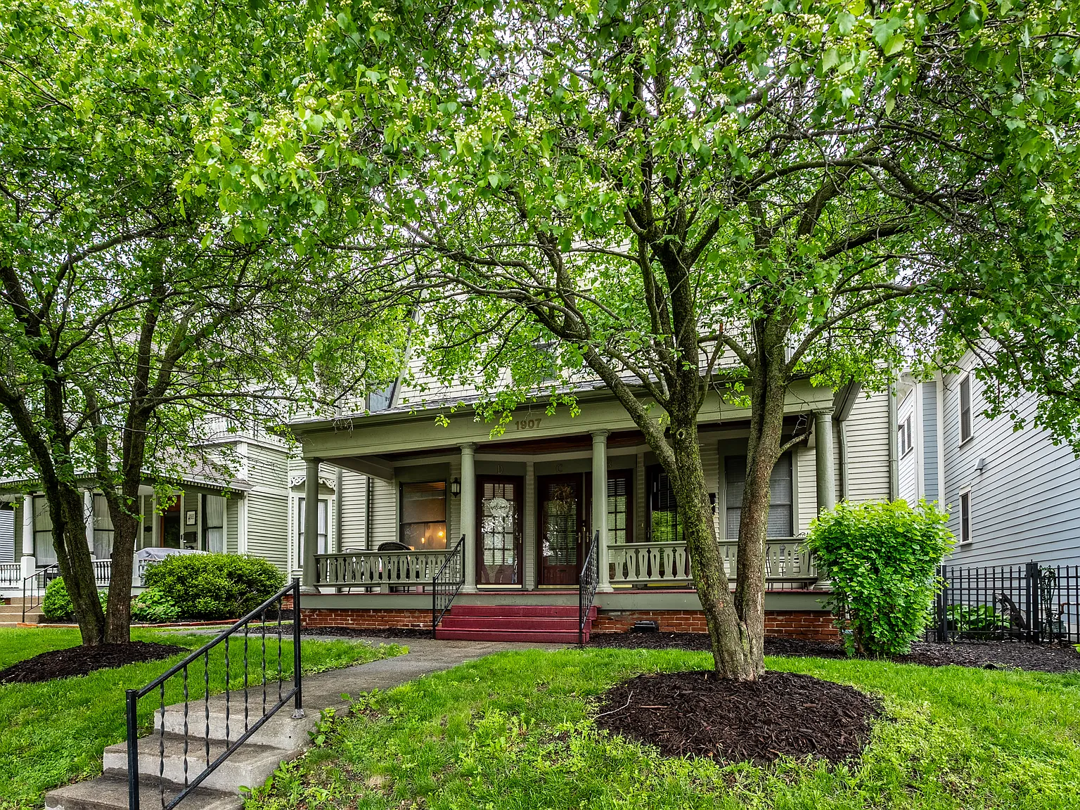 2 bed, 1.0 bath, 930 sqft, $1,900 — Photo 3