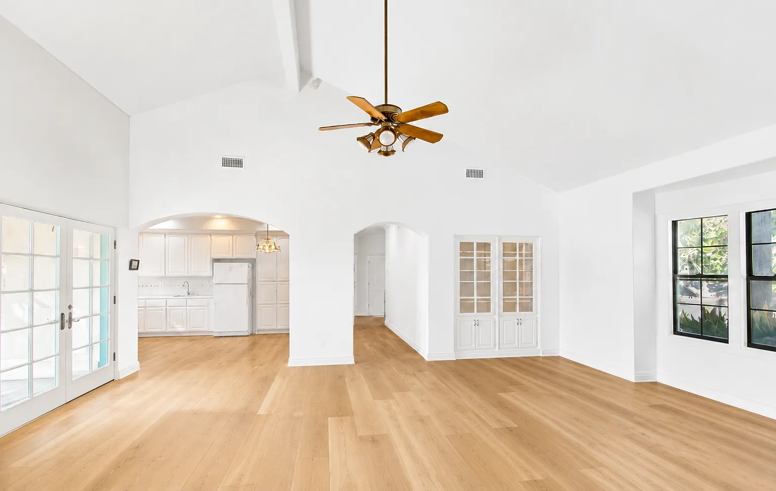 2 bed, 1550 sqft, $3,999 — Photo 2