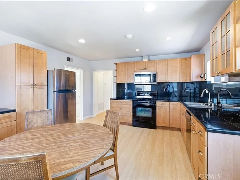 1108 Palm Ln — Photo 7