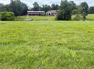 8 Imperial Dr, Mineral Wells, WV 26150