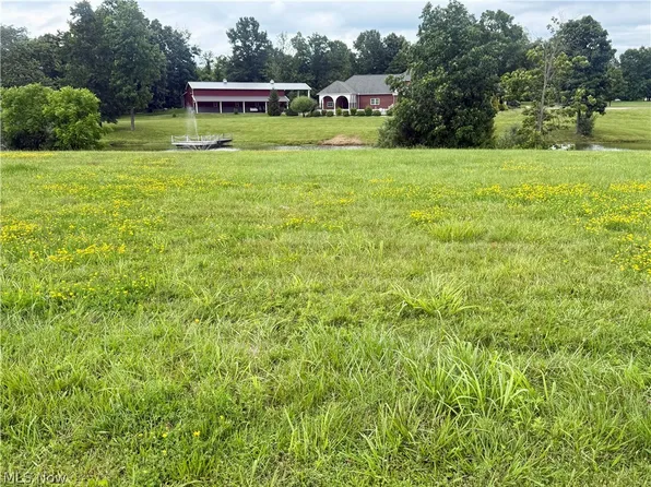 8 Imperial Dr, Mineral Wells, WV 26150