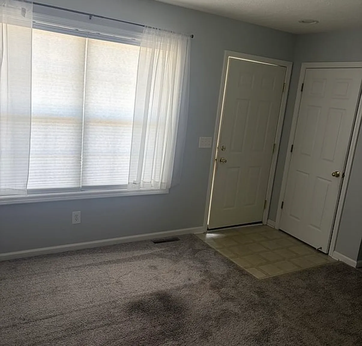 2 bed, 1.5 bath, 1024 sqft, $1,348 — Photo 2