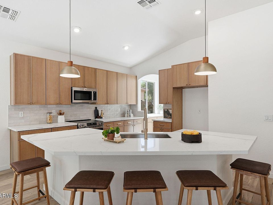 1st image of 1689 E IRIS Drive