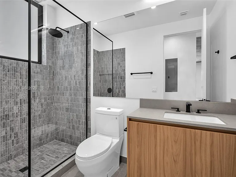 91 NW 27th St #204 — Photo 13