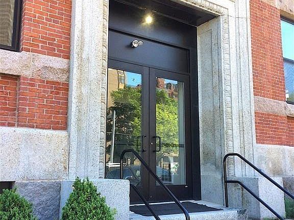 3rd image of 1022 Hancock St Unit 209
