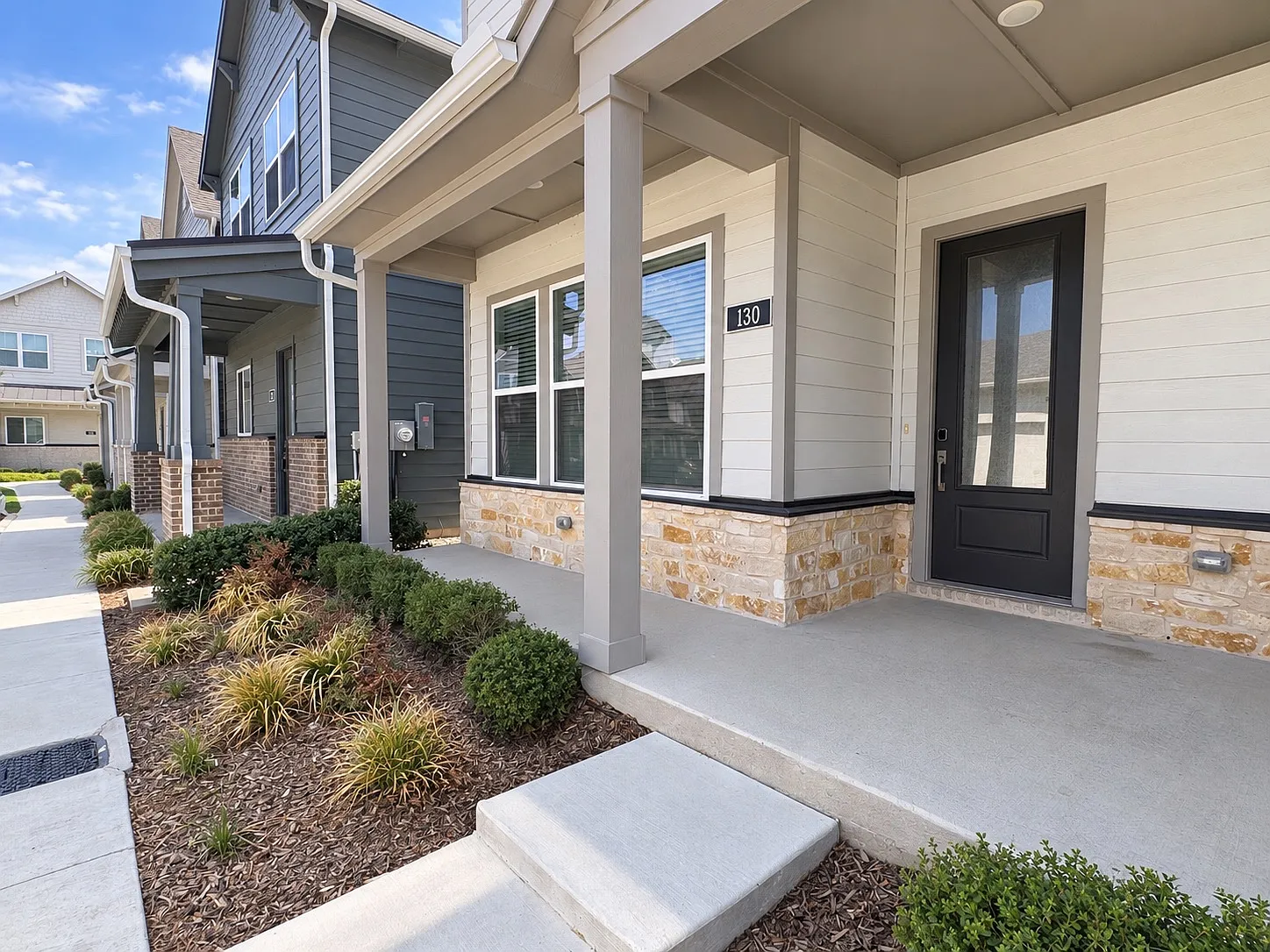 2 bed, 2.5 bath, 1113 sqft, $2,255 — Photo 2