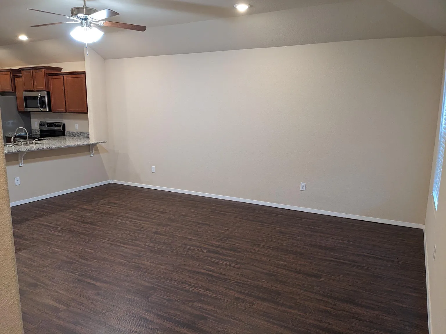 3 bed, 1328 sqft, $1,600 — Photo 4