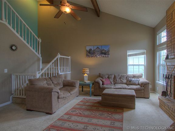 4th image of 601 S Oak Ave