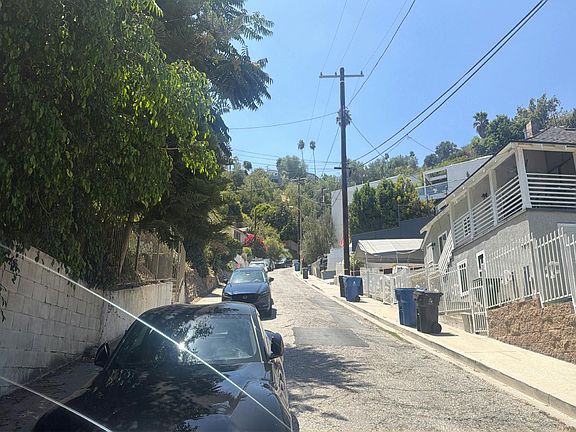 5th image of 4482 W Rose Hill Dr
