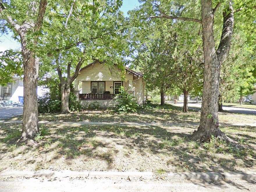 2nd image of 1334 S Waco Ave
