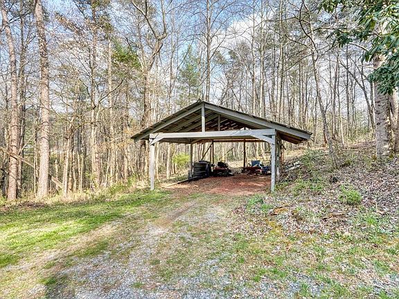 5th image of 399 Pack Creek Rd