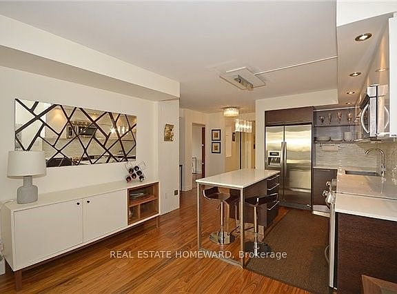 2nd image of 15 Maitland Pl #1912