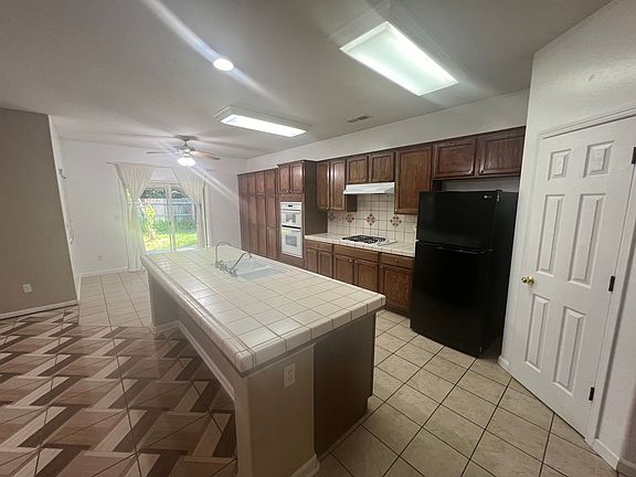 5th image of 2735 E Monte Vista Ave