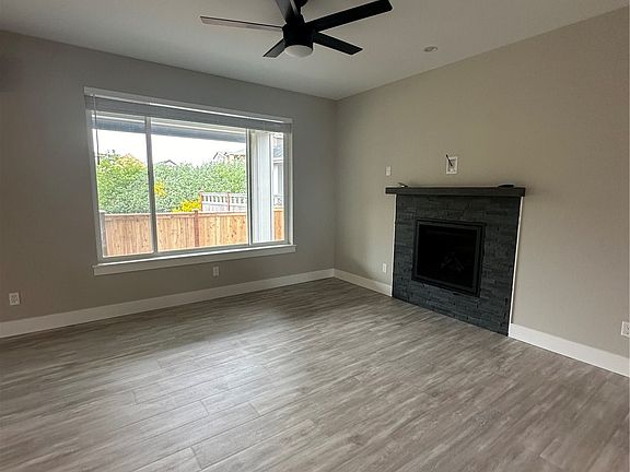 4th image of 429 Lupine Lane SW