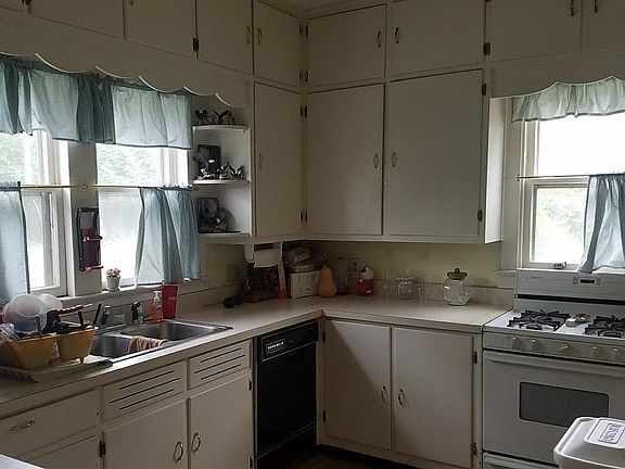 3rd image of 403 E Lusher Ave