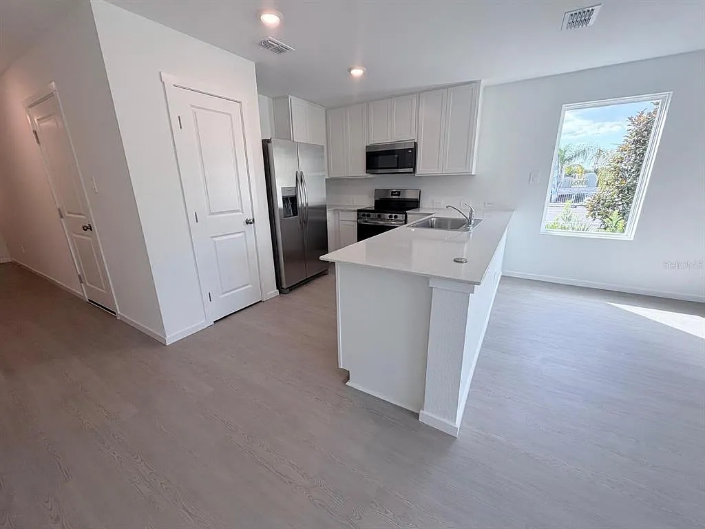 3 bed, 2.5 bath, 1423 sqft, $2,250 — Photo 4
