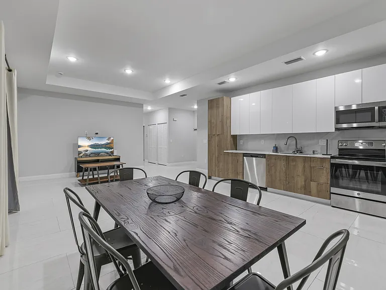 2906 65th St W — Photo 5