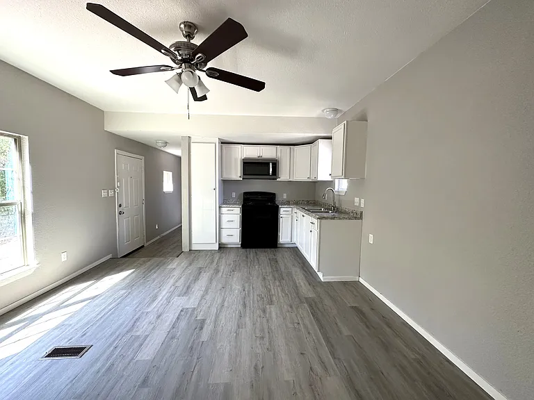 87 Paris Dr — Photo 4