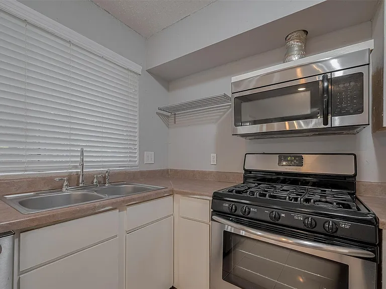 3610 Bee Bayou Ln — Photo 16
