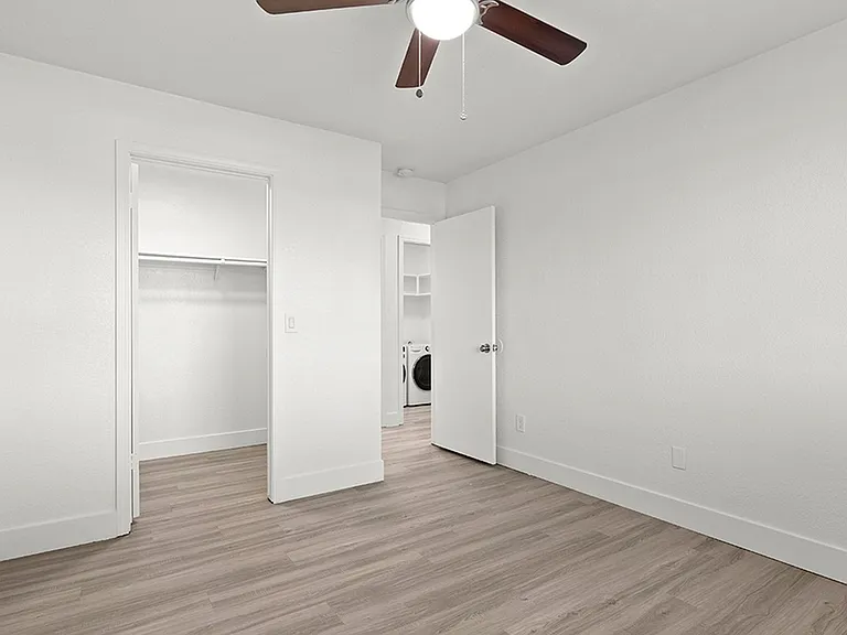 The Huntley Apartments — Photo 19