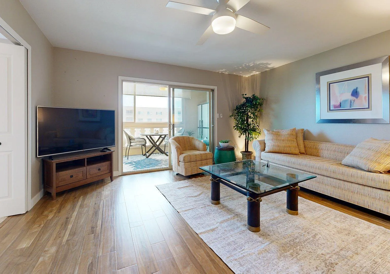 2 bed, 2.0 bath, 1200 sqft, $2,000 — Photo 3