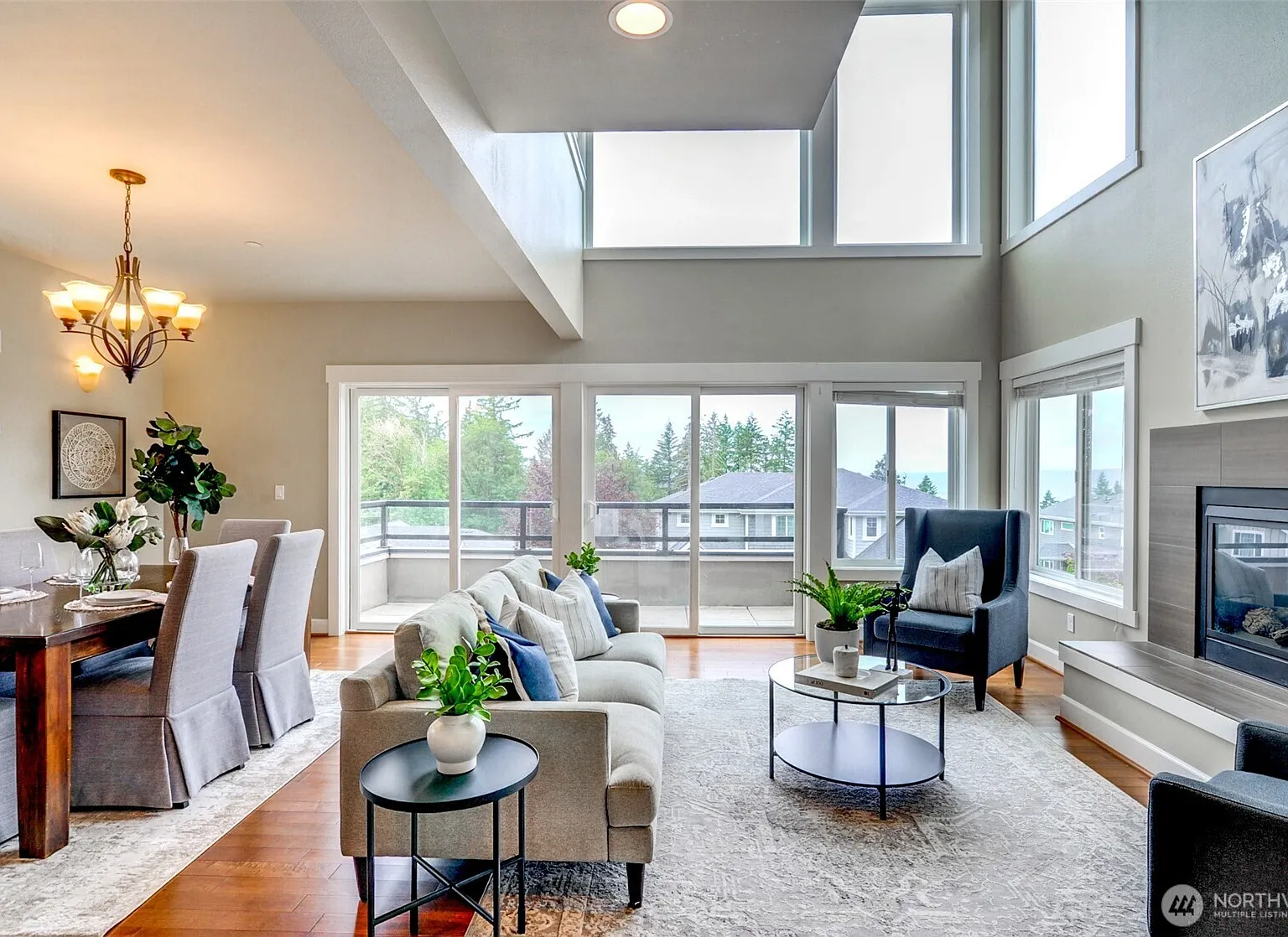 4 bed, 3.5 bath, 3880 sqft, $5,380 — Photo 4