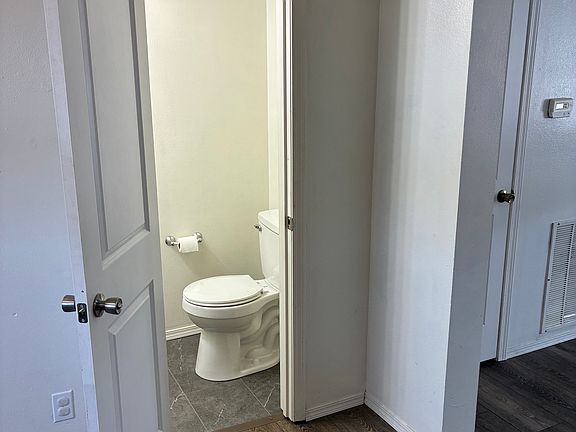 4th image of 249 E Terrace Ct