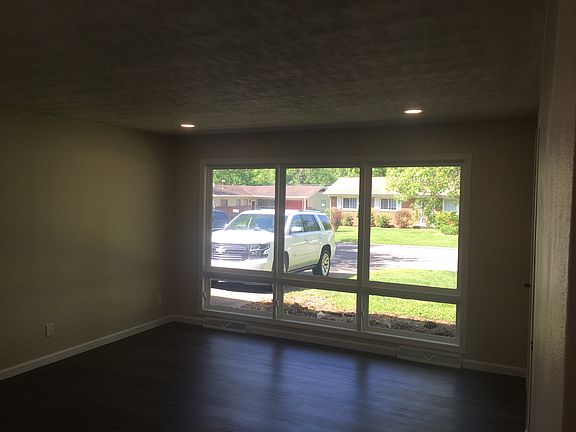 5th image of 1101 Laura Ln #1