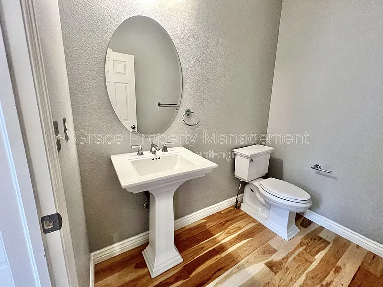 5574 S Buchanan St — Photo 9