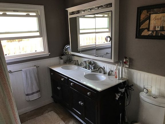 3rd image of 537 E Sycamore Ave