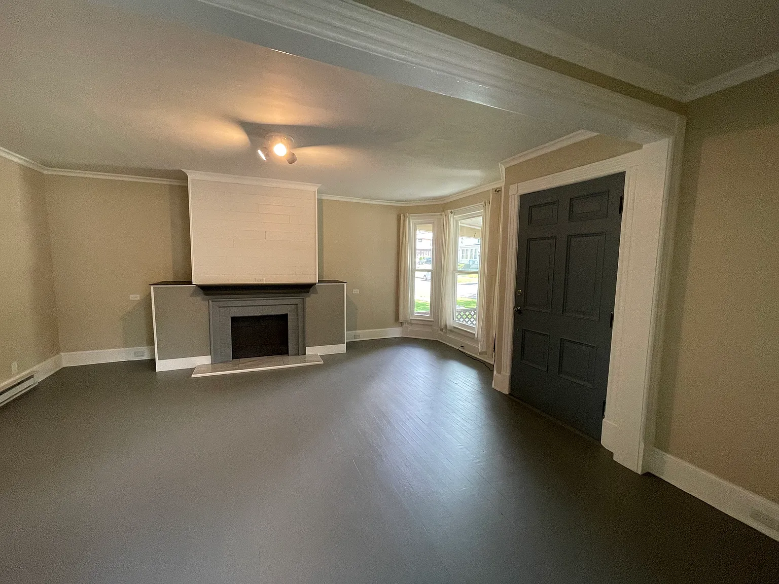 3 bed, 1.5 bath, 1625 sqft, $1,800 — Photo 2