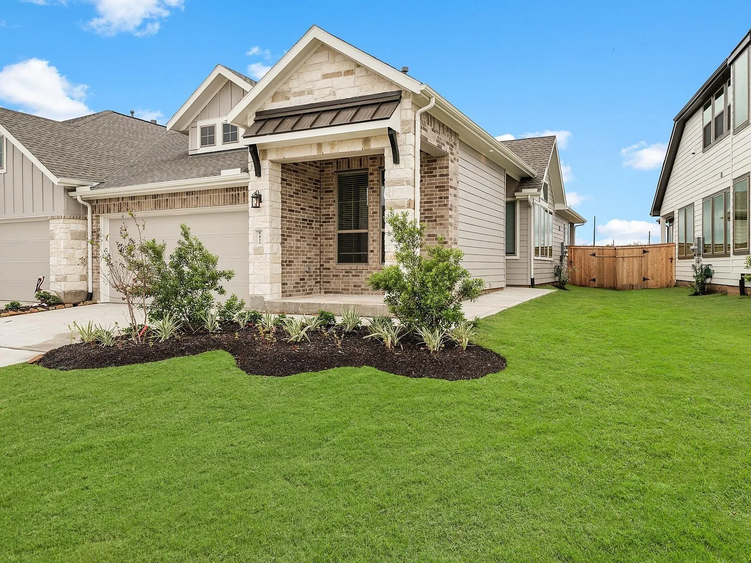 3 bed, 2.0 bath, 1728 sqft, $2,600 — Photo 2