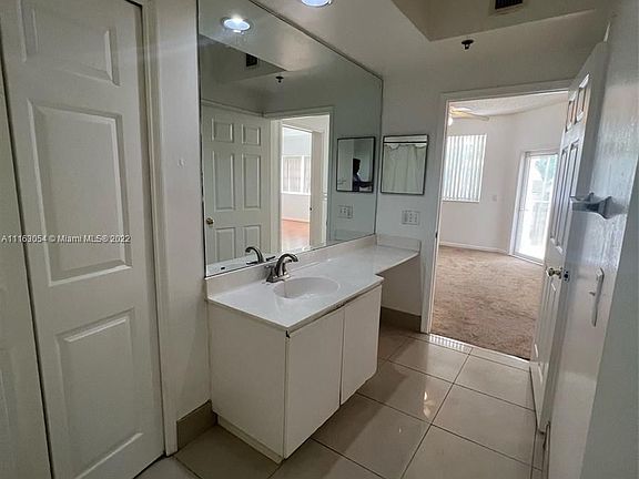 5th image of 3255 NE 184th St APT 12220