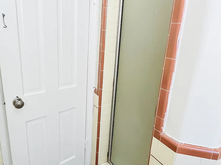 1110 Menlo Ave #1108-1/4 — Photo 13