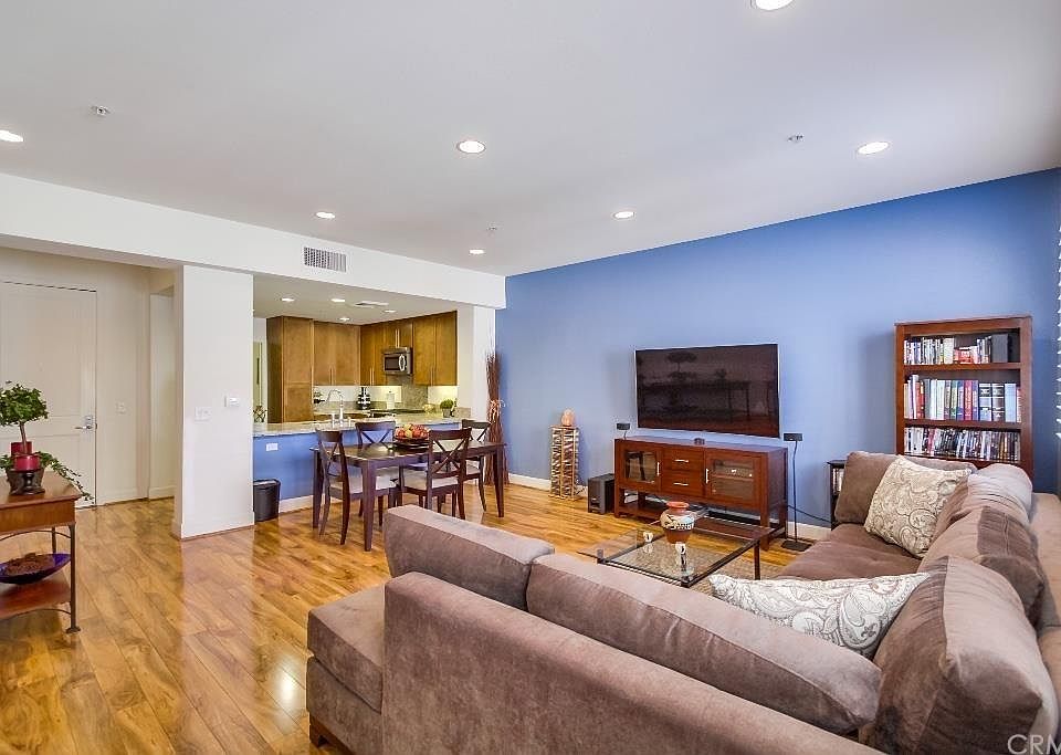 Living/dining area1