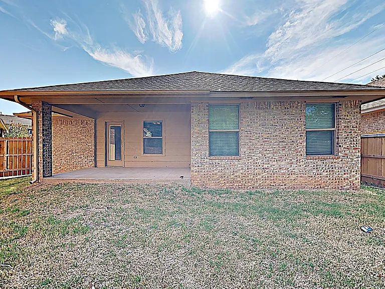1045 Creekside Dr — Photo 11