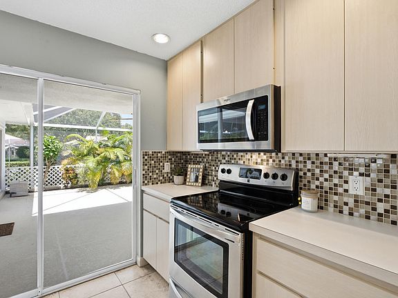 4th image of 10701 Chapman Oak Court
